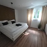 Ferienbungalow Mit 2 Schlafzimmern, Sauna & Whirlpool *