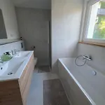 Ferienbungalow Mit 2 Schlafzimmern, Sauna & Whirlpool דירה