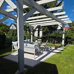 Ferienbungalow Mit 2 Schlafzimmern, Sauna & Whirlpool דירה *