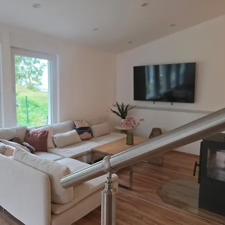 Ferienbungalow Mit 2 Schlafzimmern, Sauna & Whirlpool