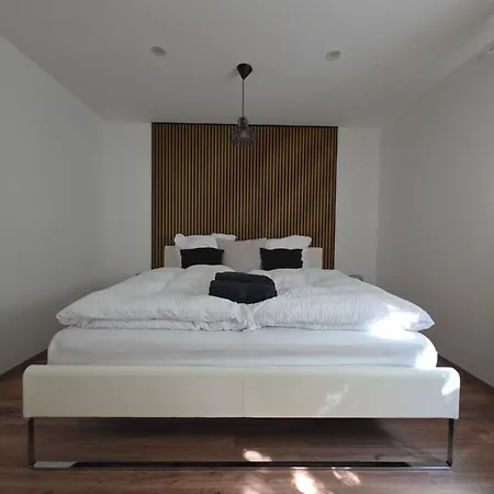 Ferienbungalow Mit 2 Schlafzimmern, Sauna & Whirlpool דירה *