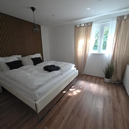 Ferienbungalow Mit 2 Schlafzimmern, Sauna & Whirlpool *